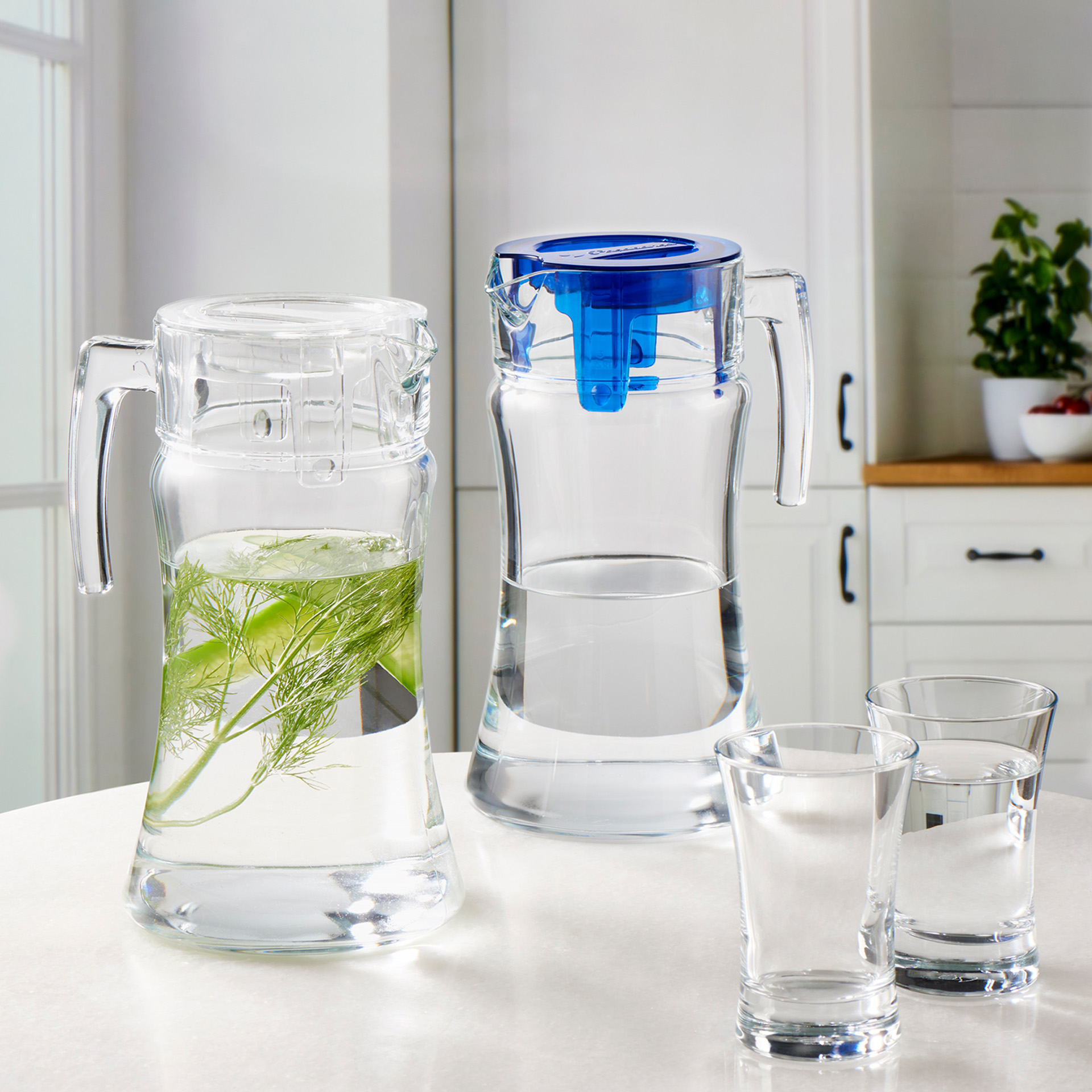 Jarro Azur com Asa Tampa Transparente 1400ml 15.7X23.5cm