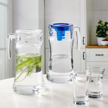 Jarro Azur com Asa Tampa Transparente 1400ml 15.7X23.5cm Jarro Azur com Asa Tampa Transparente 1400ml 15.7X23.5cm