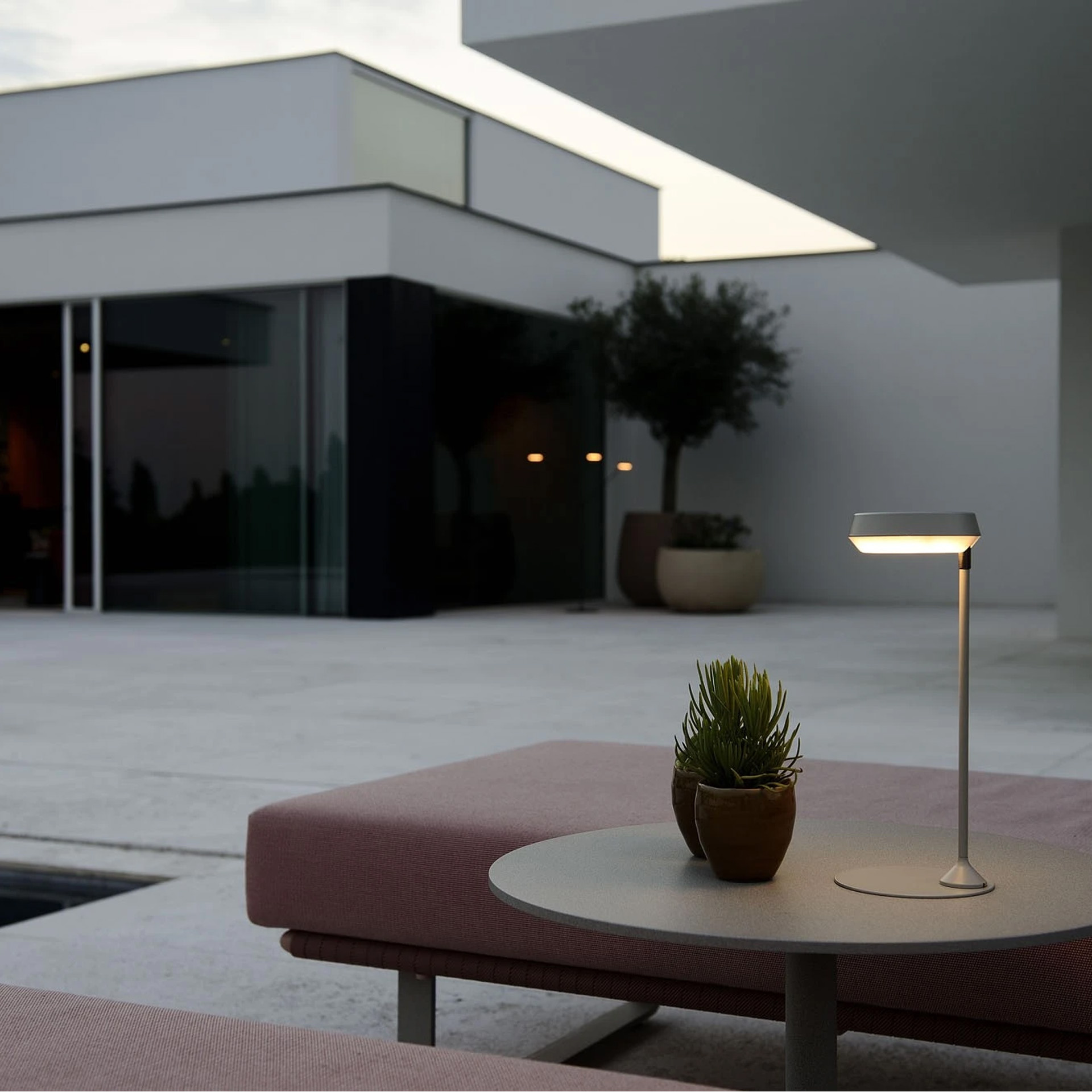Candeeiro Mesa Mirai Branco 10X3X28.6cm