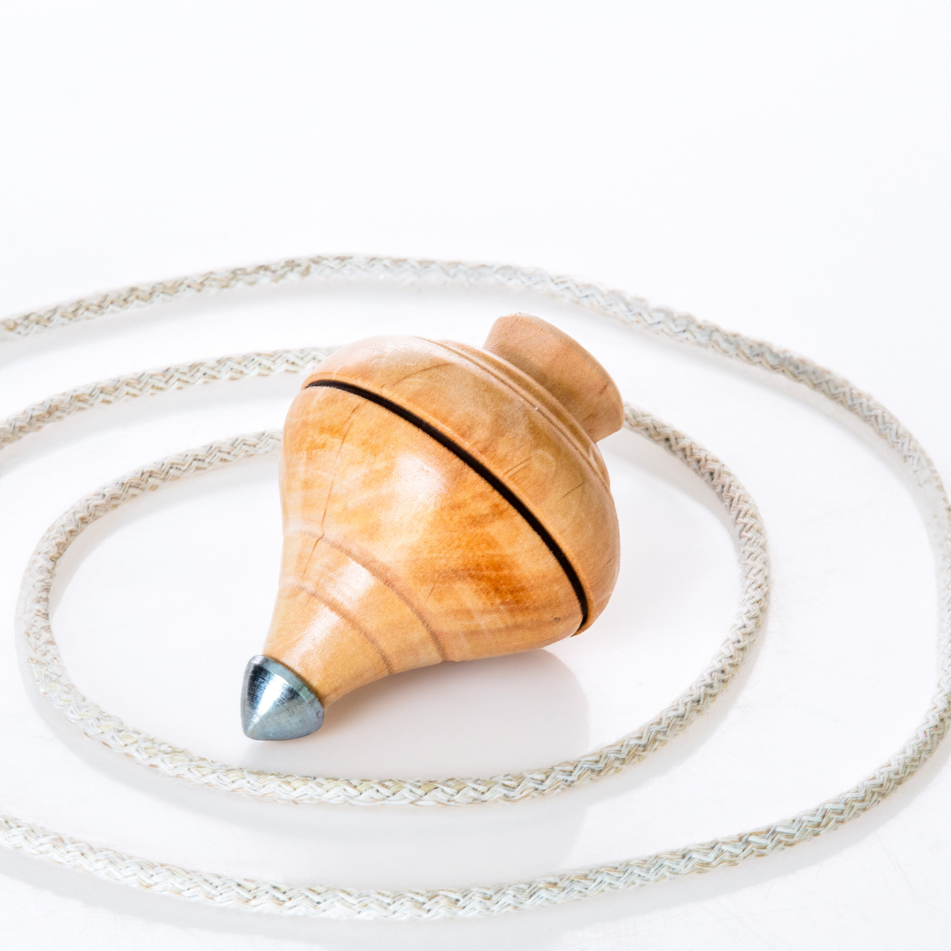 Pião Bico Lança com Corda 9.5CM