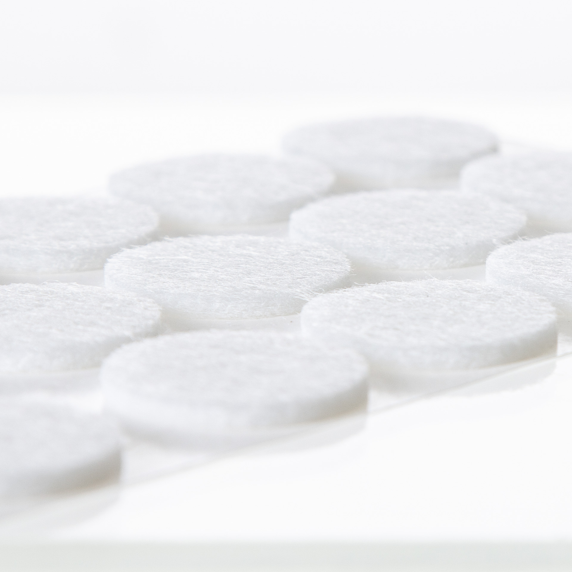 Feltro Adesivo Redondo Branco 22X2.5mm Pack 12