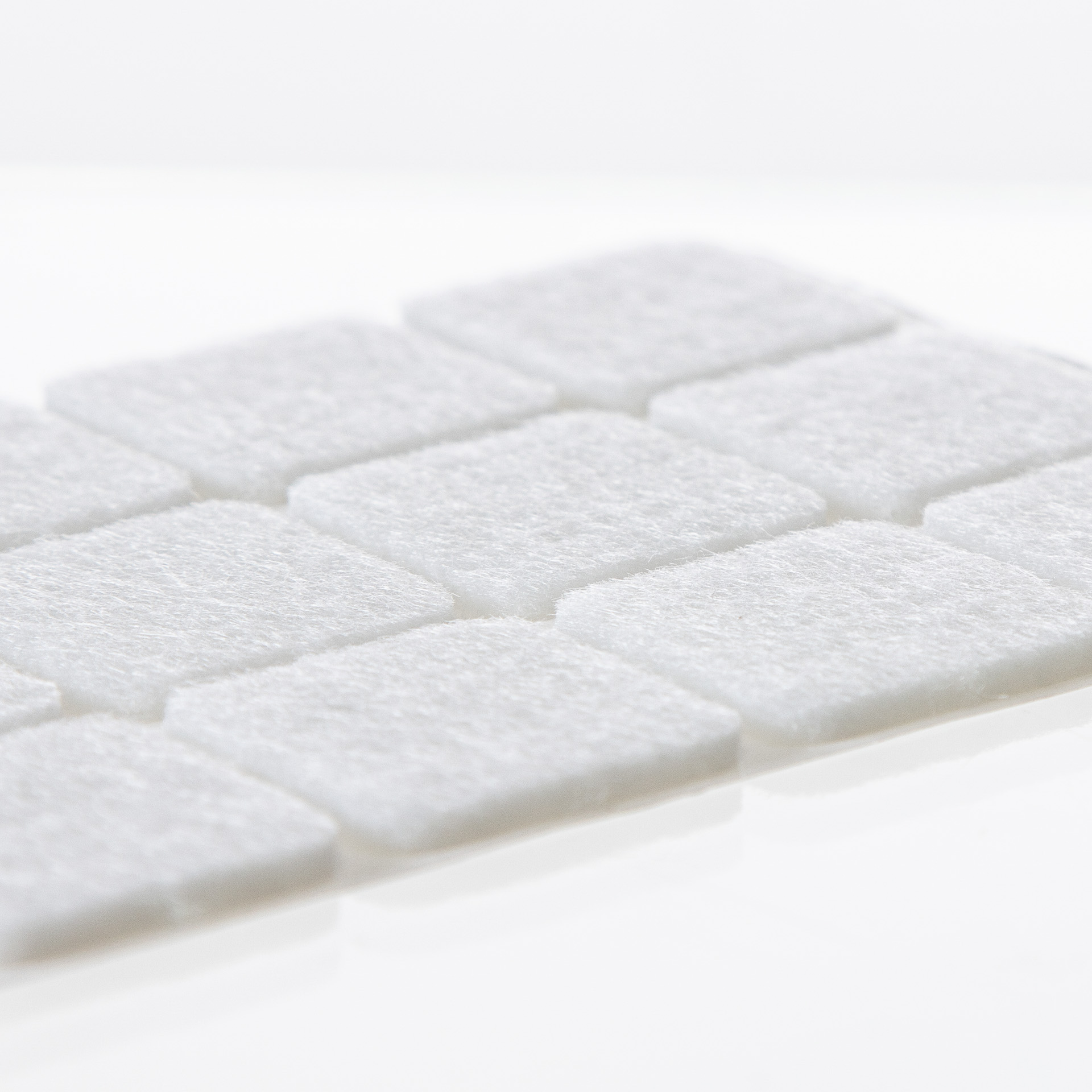 Feltro Adesivo Quadrado Branco 25X25X2.5mm Pack 8